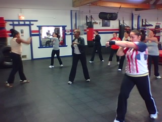 ChicagoCardioKickboxingClass2.jpg